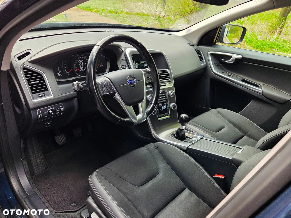 Volvo XC 60 D4 Momentum - 12