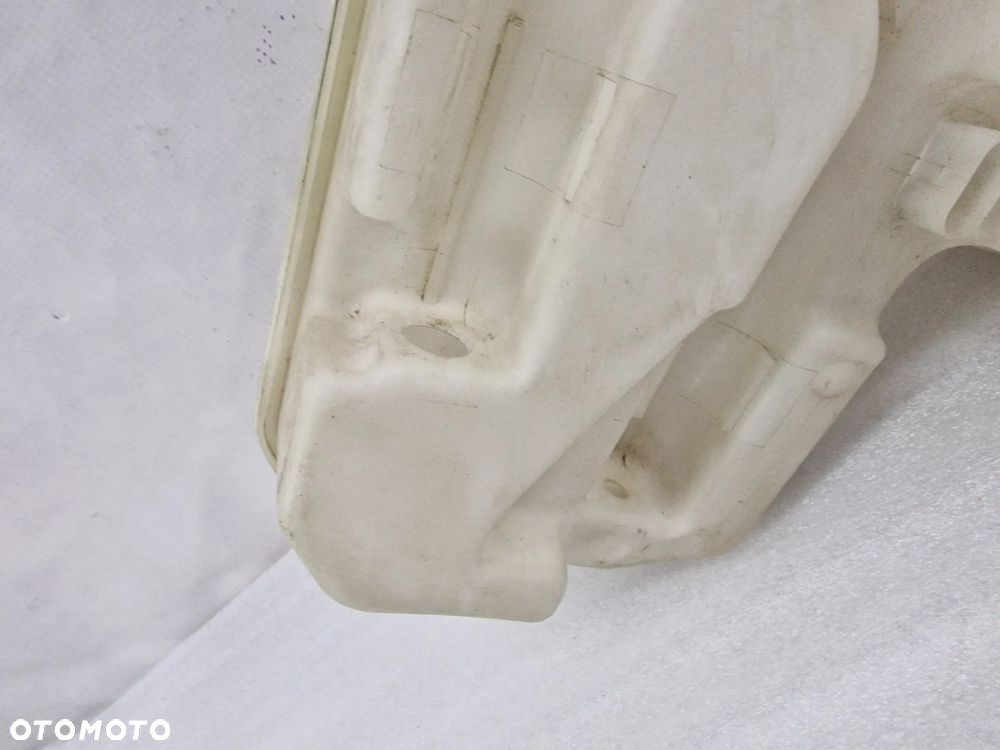 SKODA OCTAVIA 3 III / SEAT LEON 3 III / AUDI A3 8V ZBIORNICZEK SPRYSKIWACZY POD SPRYSKI , NR 5Q0955453R / 5Q0955449P , NR AUKCJI ZS104 - 4