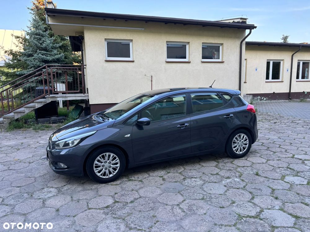 Kia Ceed - 11