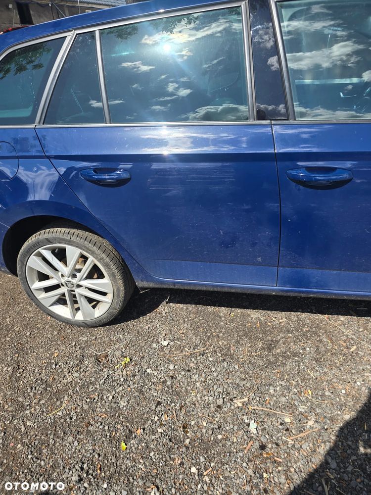 Drzwi prawy tył skoda Fabia III kombi w kolorze LF5A - 2
