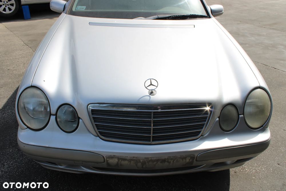 Mercedes W210 Sedan  Maska 744 Drzwi - 6
