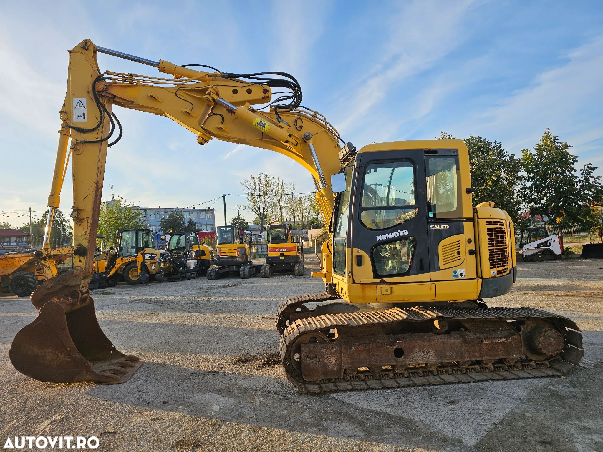 Komatsu PC 138 USLC-8 excavator pe senile compact - 1
