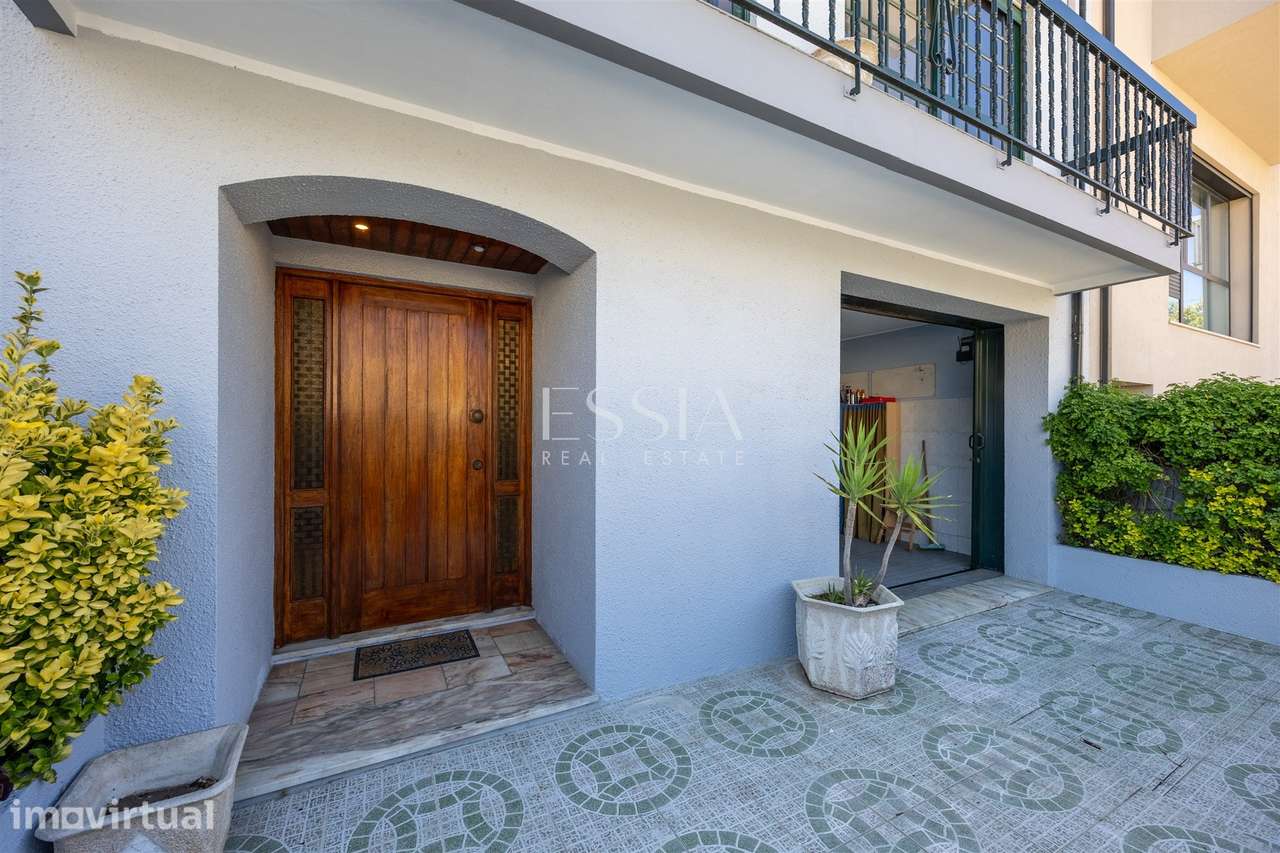 Moradia T5 com Garagem Excelente Localização em São Mamede de Infesta - Grande imagem: 2/36