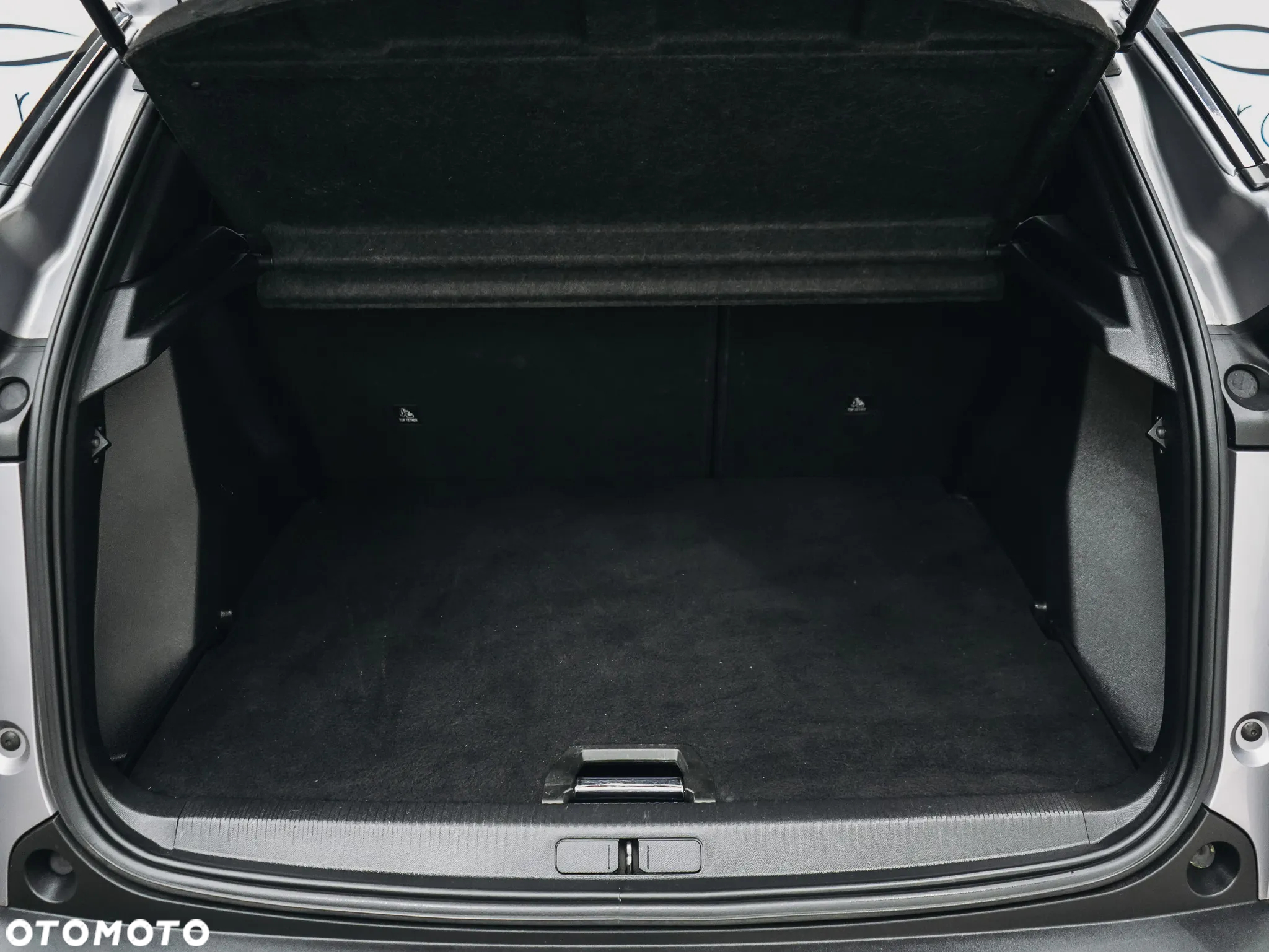 Peugeot 2008 1.5 BlueHDi Allure S&S EAT8 - 38