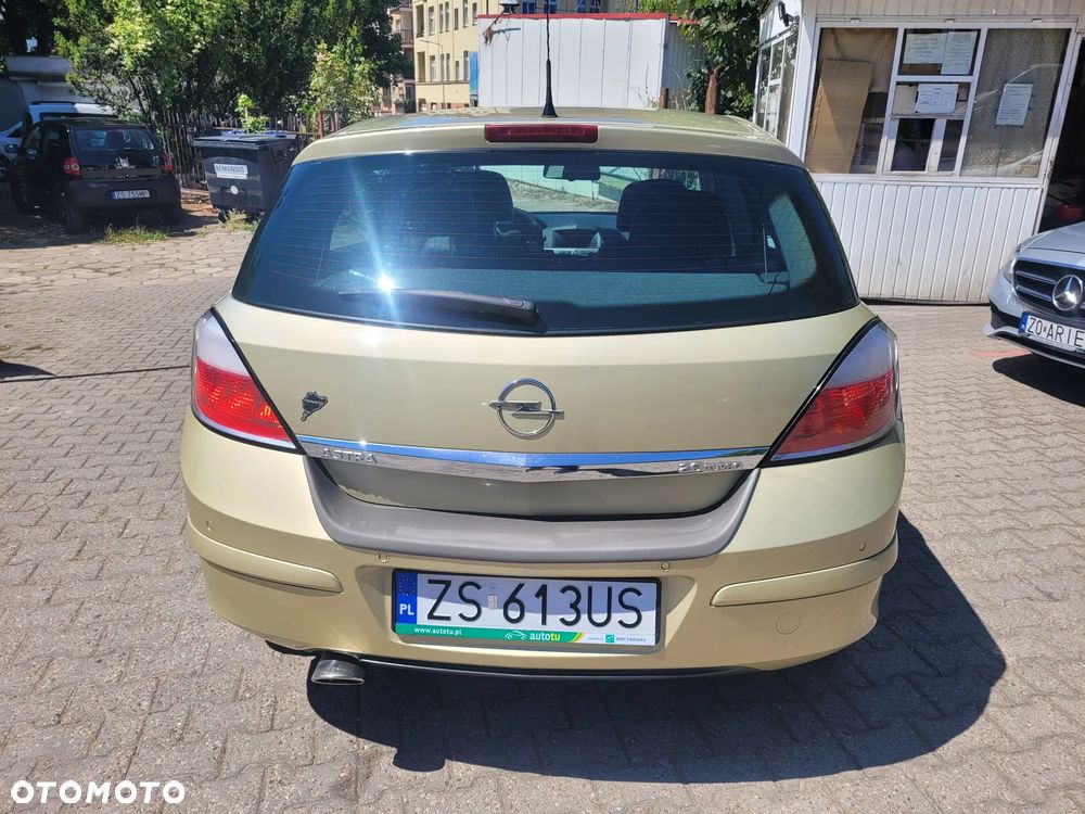Opel Astra 2.0 Turbo Cosmo - 4