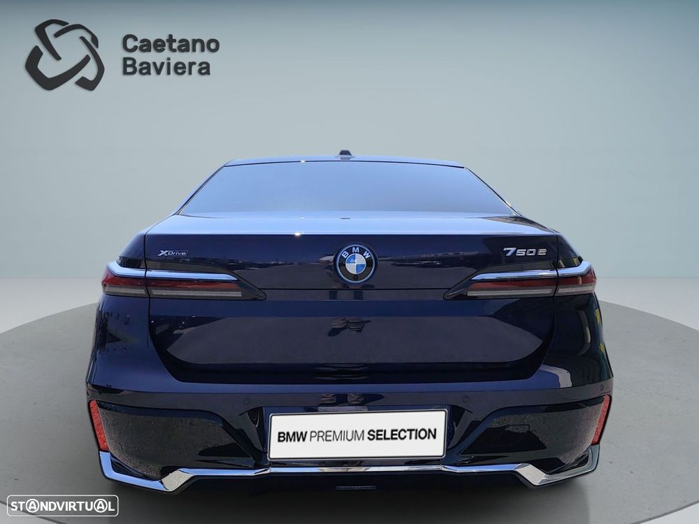 BMW 750 750e xDrive Pack Desportivo M - 7
