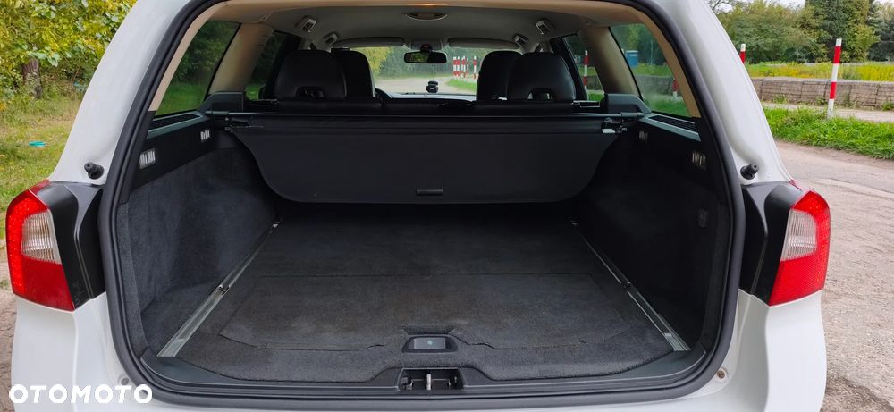 Volvo V70 2.5T Momentum - 12