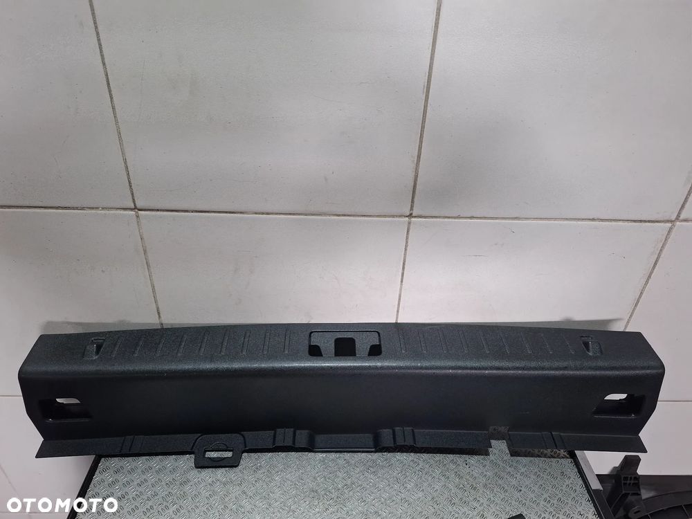 Osłona pasa bagażnika Volvo S60 II 2010 rok nr 31307102 - 1