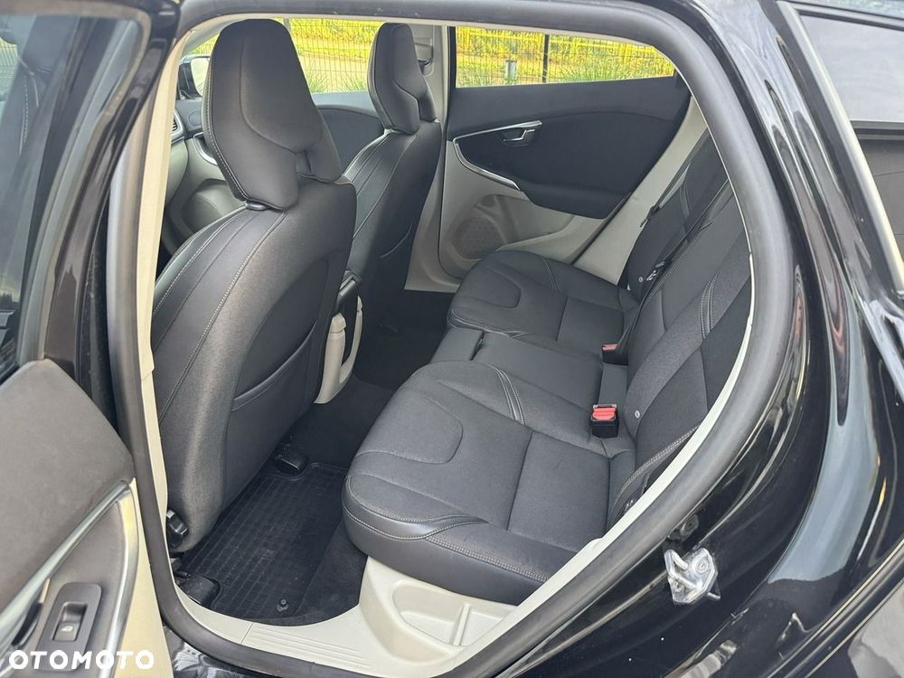 Volvo V40 Cross Country - 16