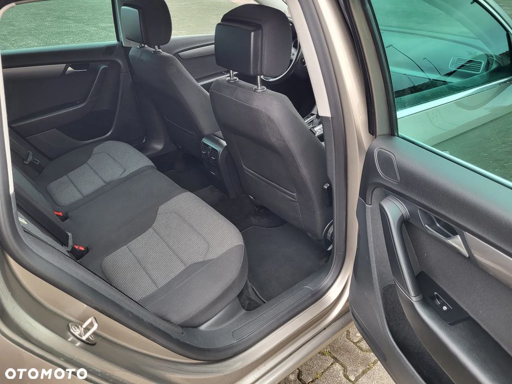 Volkswagen Passat Variant 2.0 Blue TDI DSG SCR Comfortline - 13