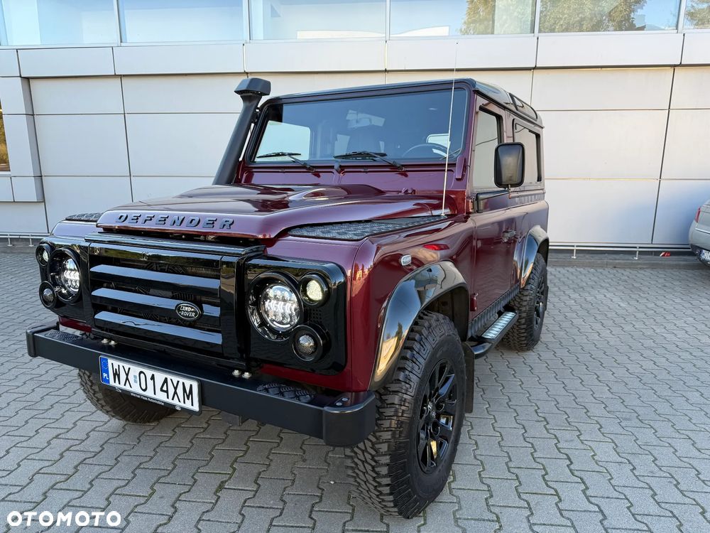 Land Rover Defender - 1