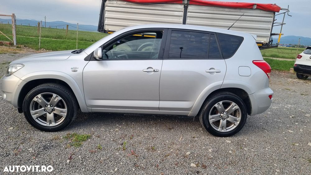 Toyota RAV4 2.2L D-CAT M/T Luxury - 10