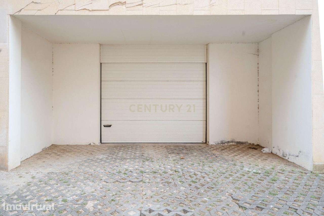 Garagem fechada para dois carros no centro da Figueira da Foz - Grande imagem: 2/18