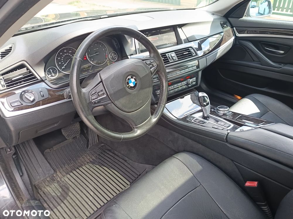 BMW Seria 5 528i xDrive - 12