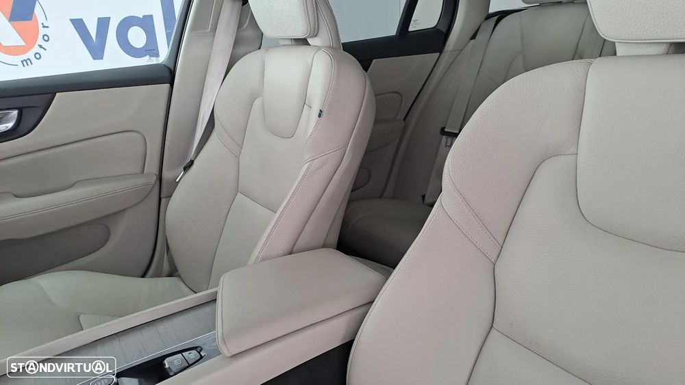 Volvo V60 2.0 B4 Momentum Plus Geartronic - 23