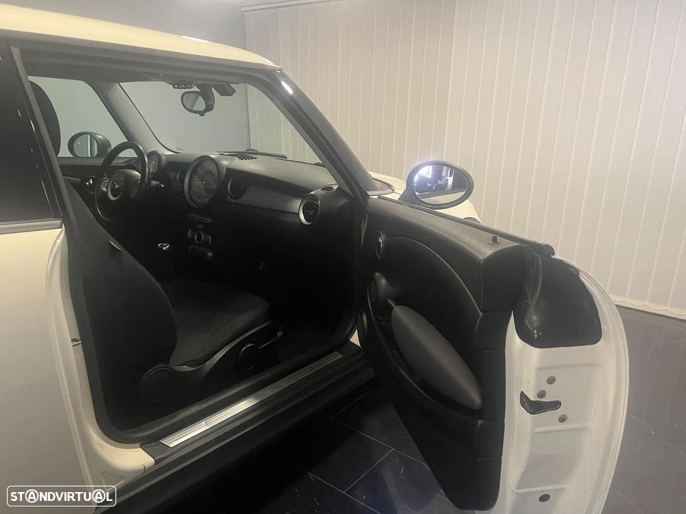 MINI 3 Portas One D - 16
