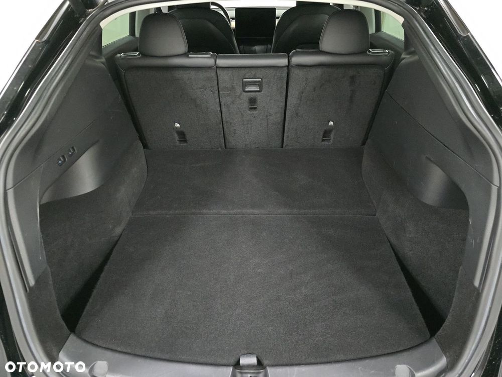 Tesla Y Performance AWD - 15