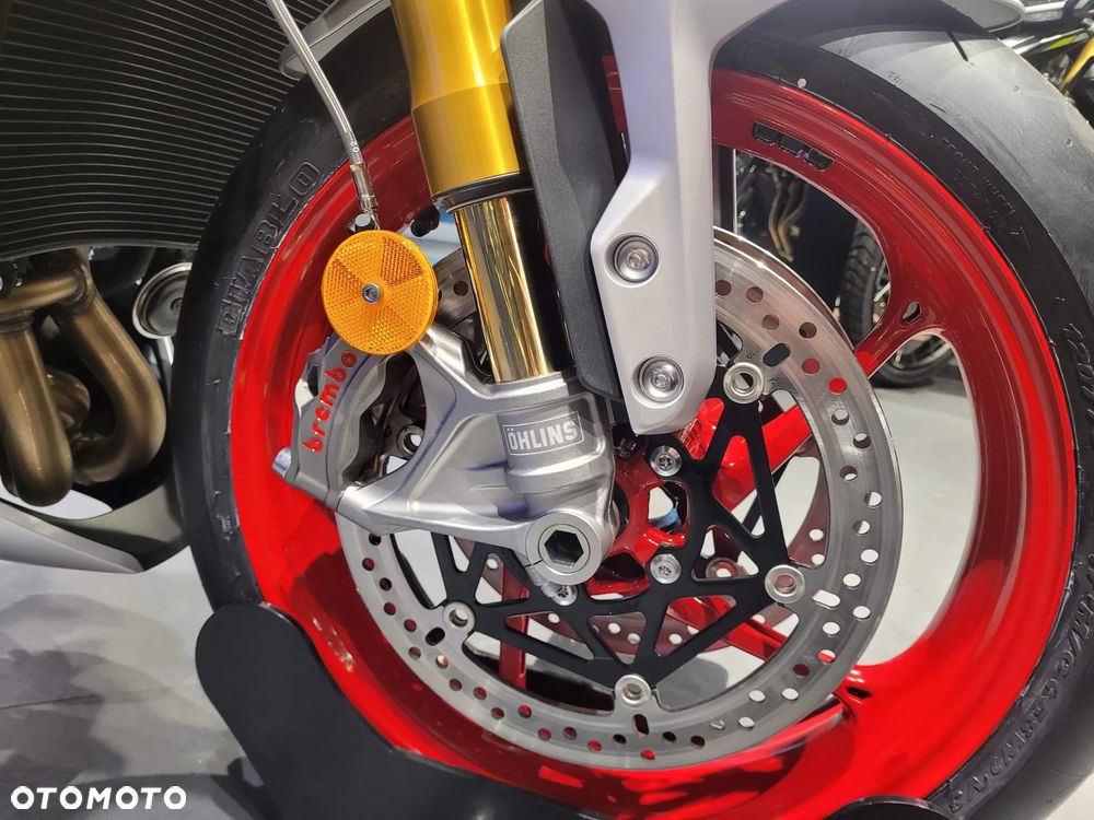 Triumph Street Triple - 8