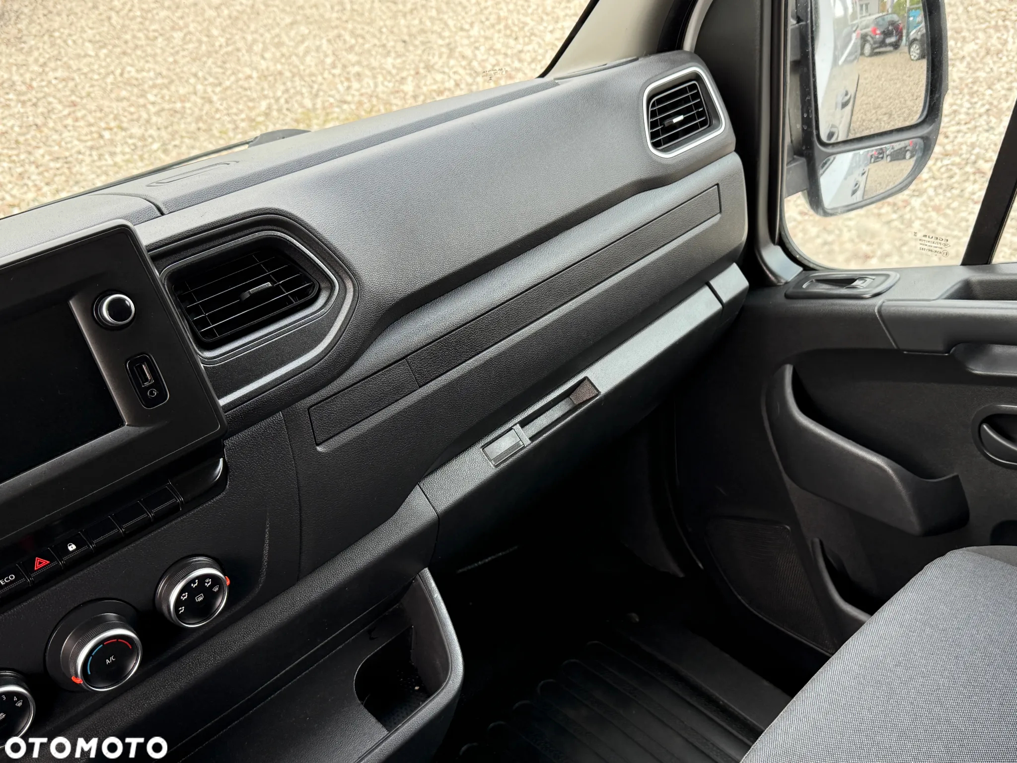 Nissan NV400 - 33