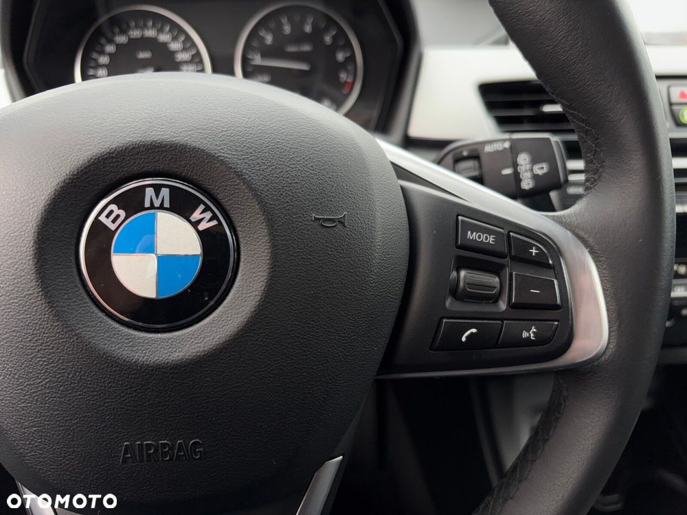 BMW X1 xDrive20i Advantage - 12