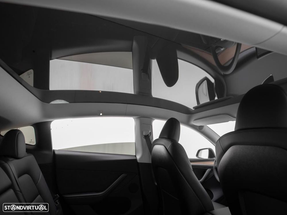 Tesla Model Y Performance Dual Motor AWD - 13