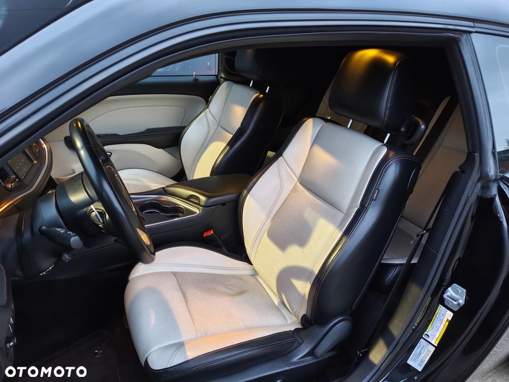 Dodge Challenger - 22