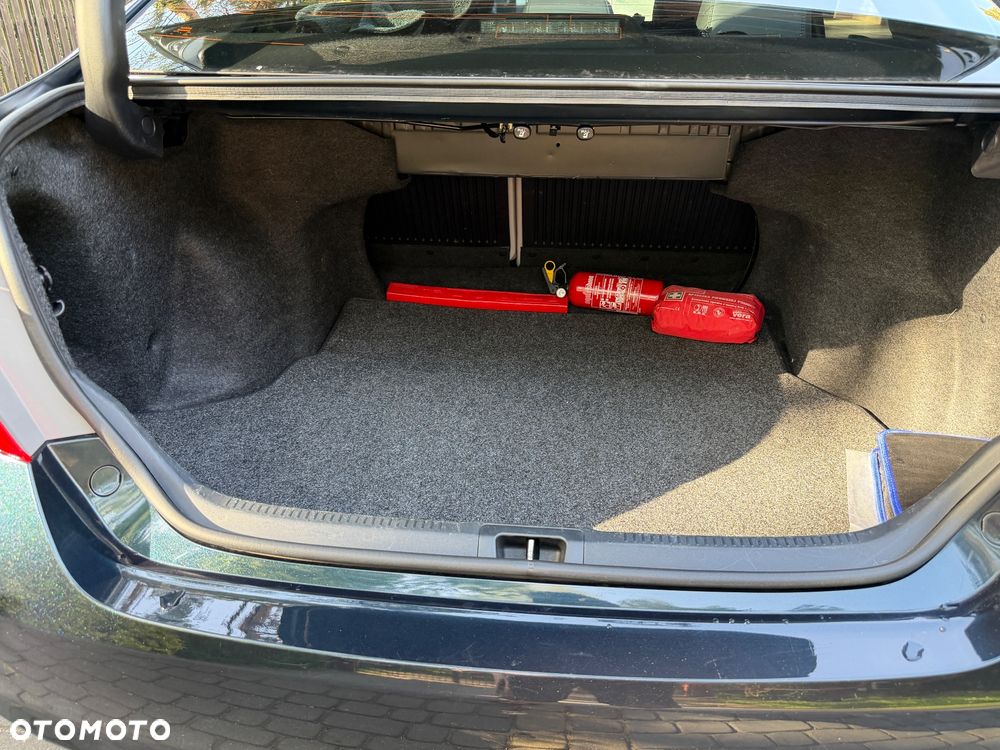Toyota Camry 2.5 XLE - 15
