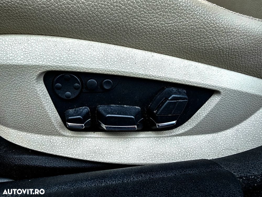 BMW Seria 5 520i Touring Aut. - 12