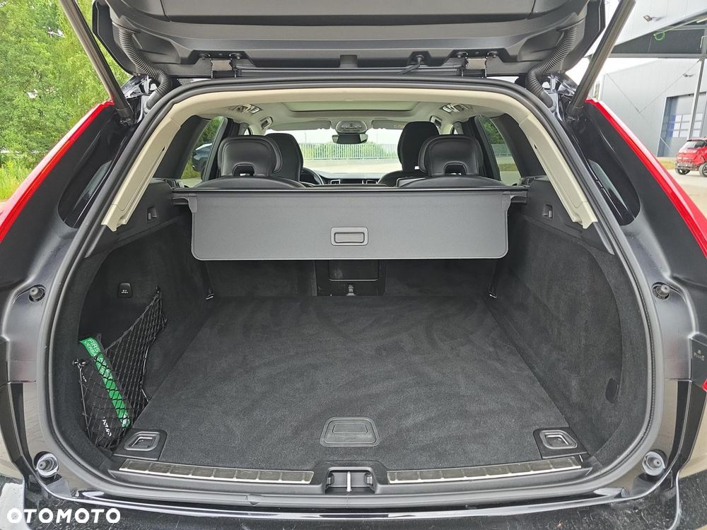 Volvo XC 60 B4 D Plus Dark - 10