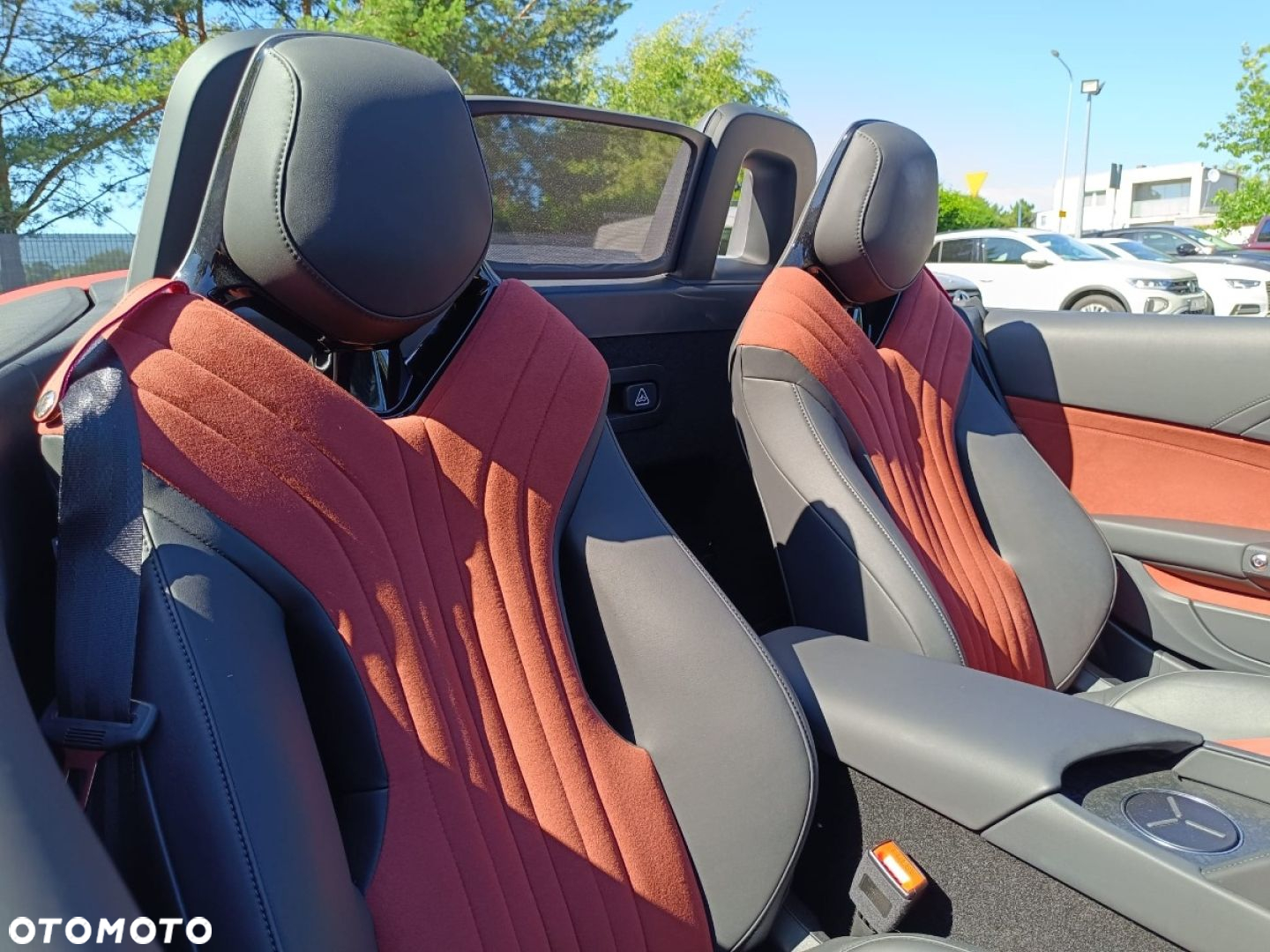 MG Cyberster 77kWh AWD Czerwony Dach - 32