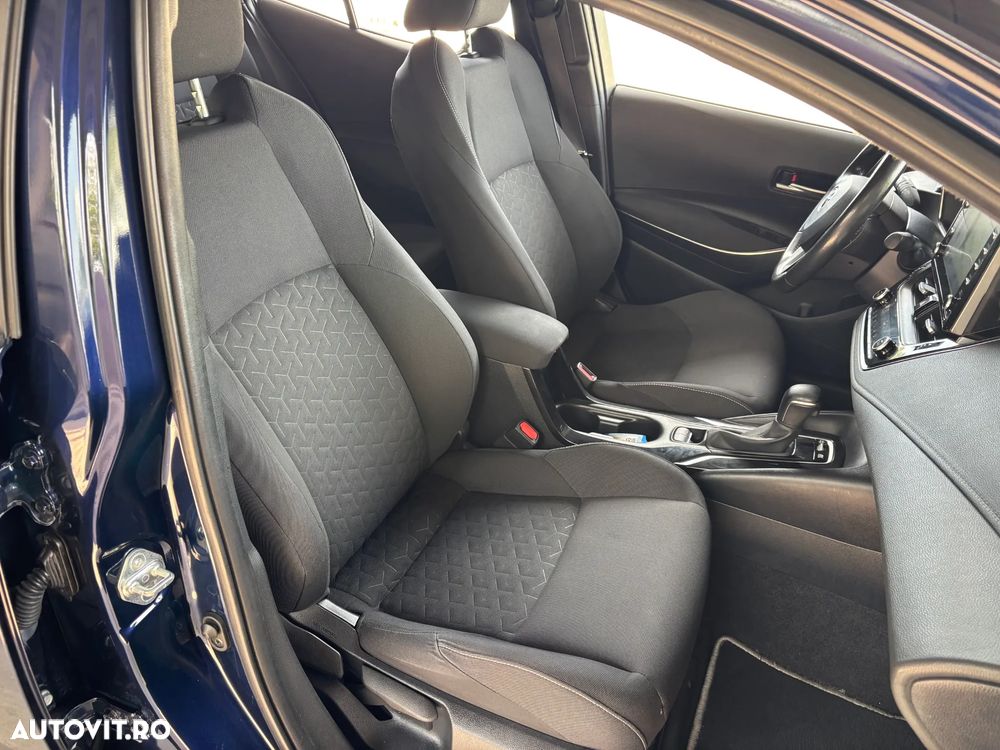 Toyota Corolla 1.8 HSD Business - 37