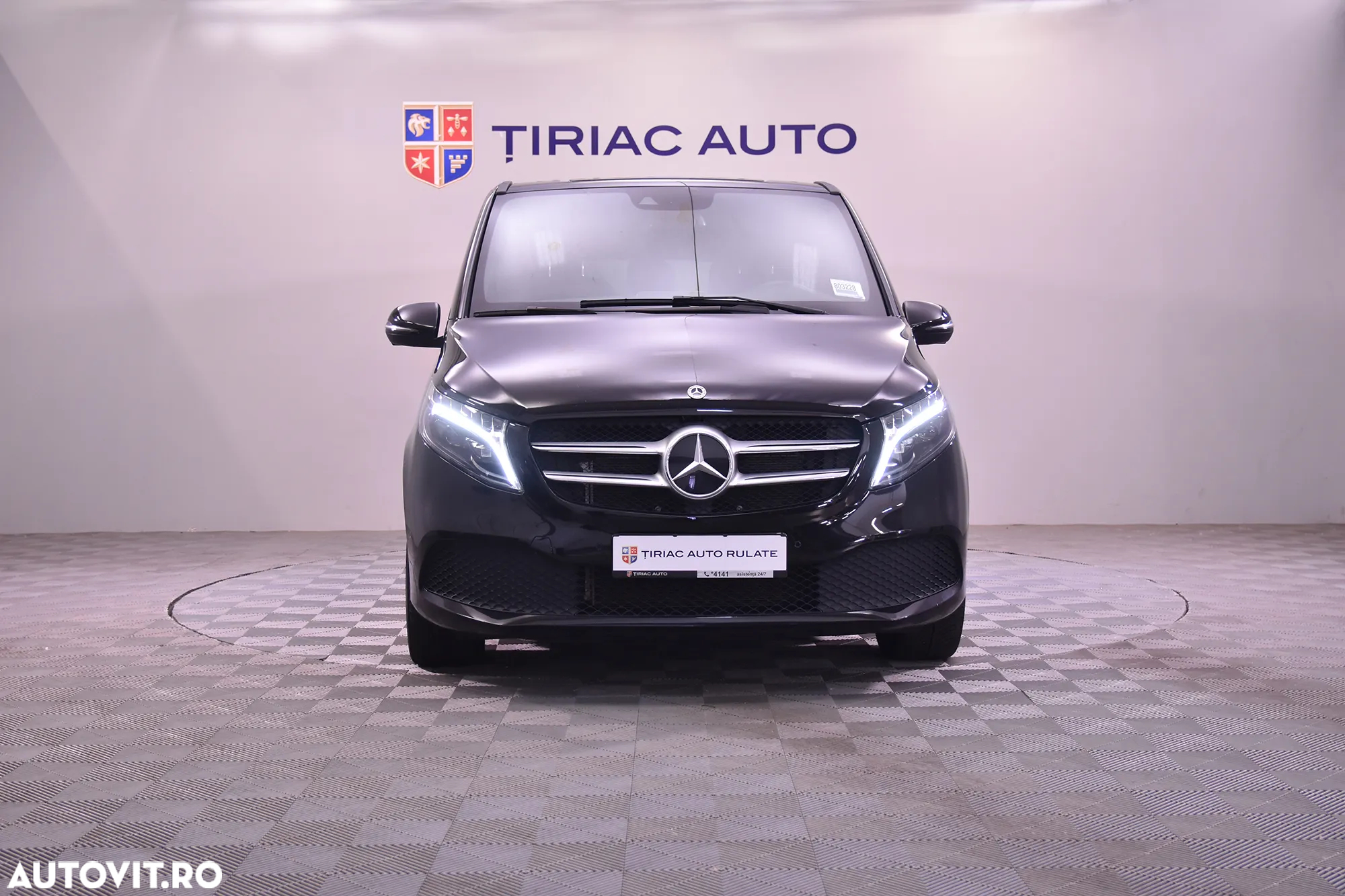 Mercedes-Benz V - 8