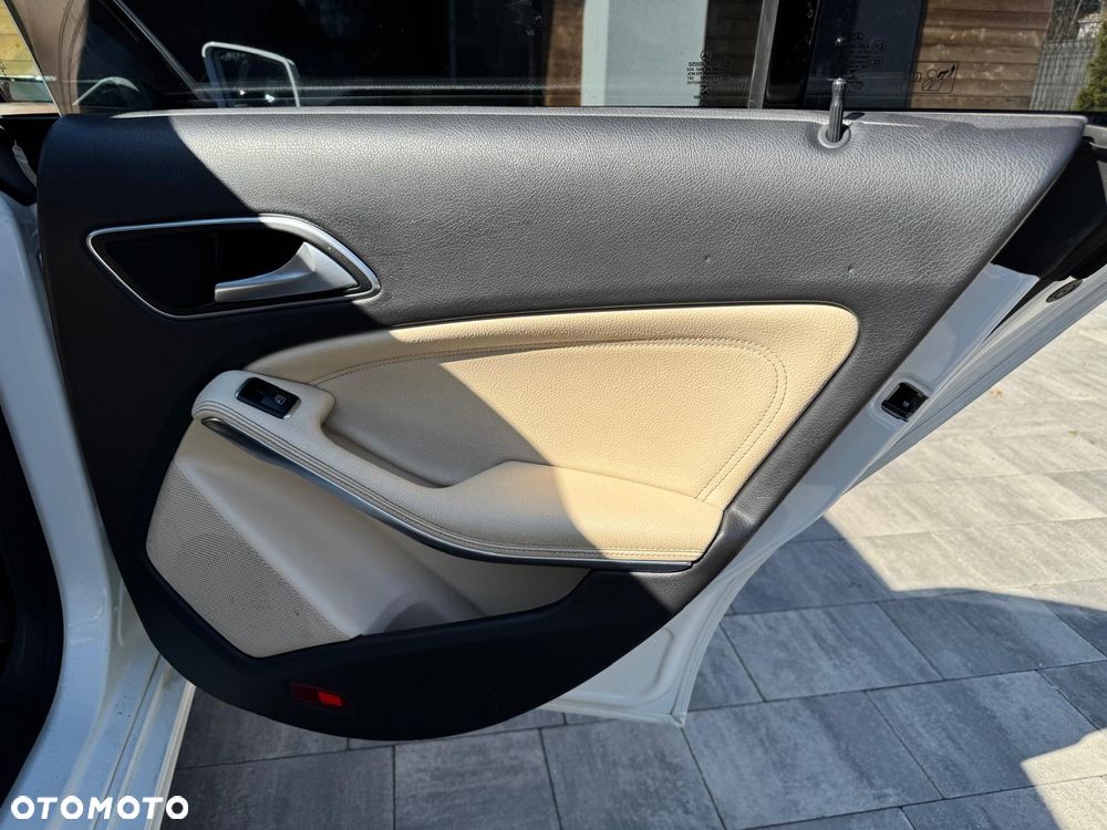 Mercedes-Benz CLA 250 4Matic 7G-DCT Sport - 20