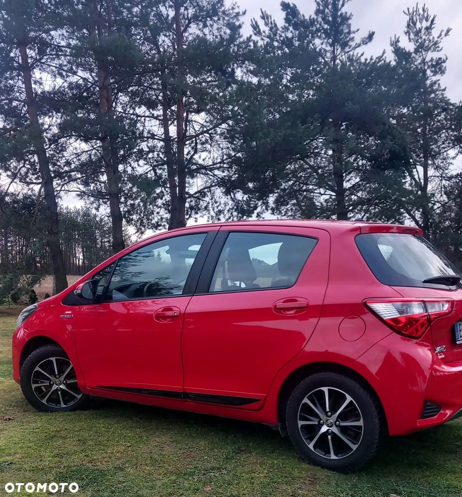 Toyota Yaris Hybrid 100 Premium - 8