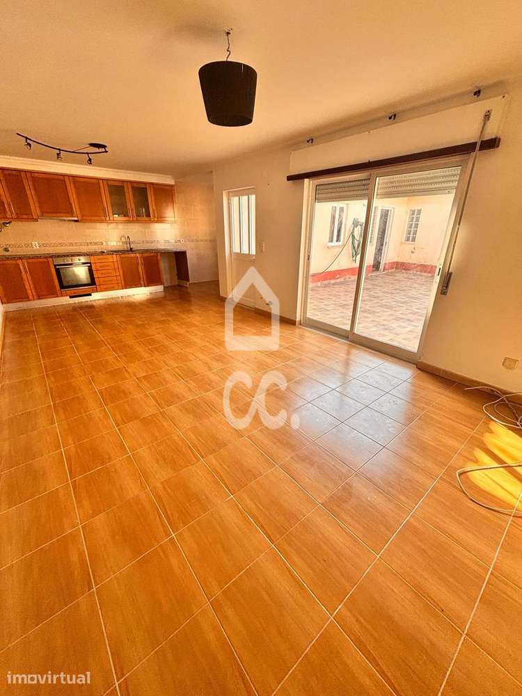 OPORTUNIDADE DE INVESTIMENTO---Moradia T2, Kitchenette, 2 WC de serviç - Grande imagem: 3/14