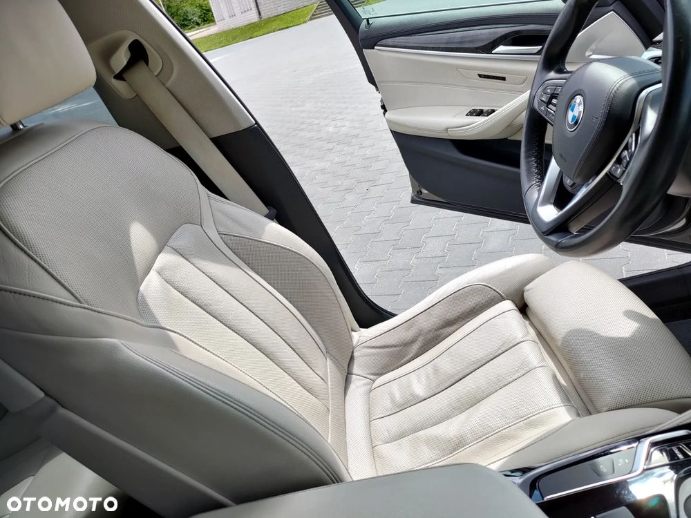 BMW Seria 5 530i xDrive Luxury Line - 14