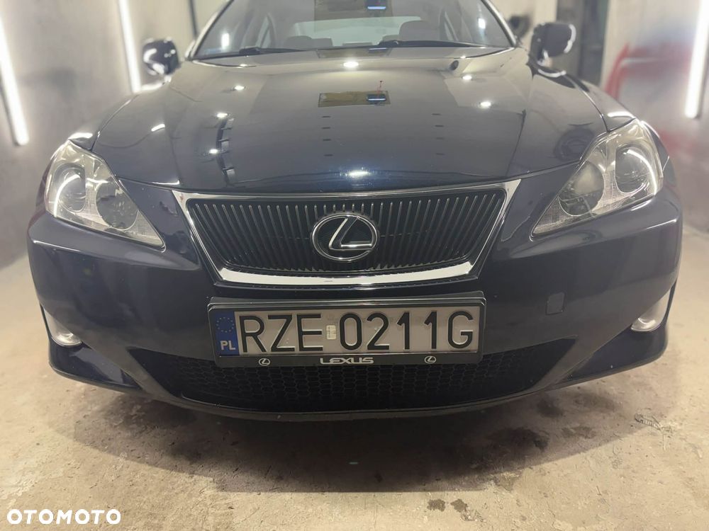 Lexus IS - 14