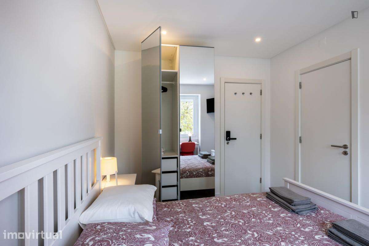 Quarto - localizado em Alameda Lisbon - Grande imagem: 2/14