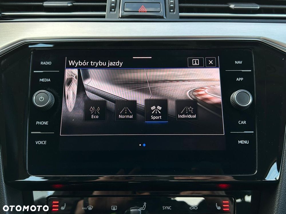 Volkswagen Passat 2.0 TDI Elegance DSG - 19