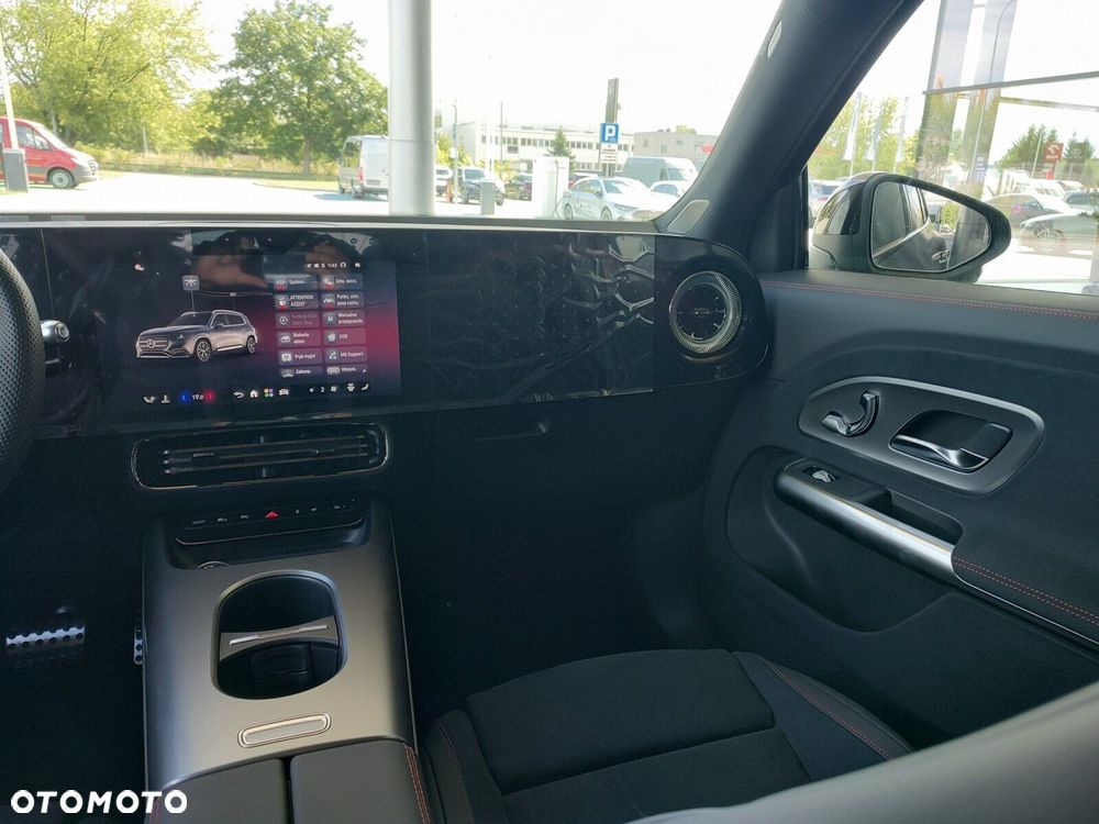 Mercedes-Benz GLB - 16
