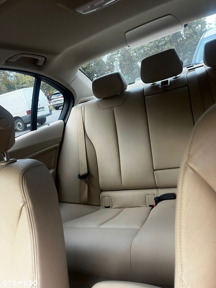 BMW Seria 3 328i xDrive - 12