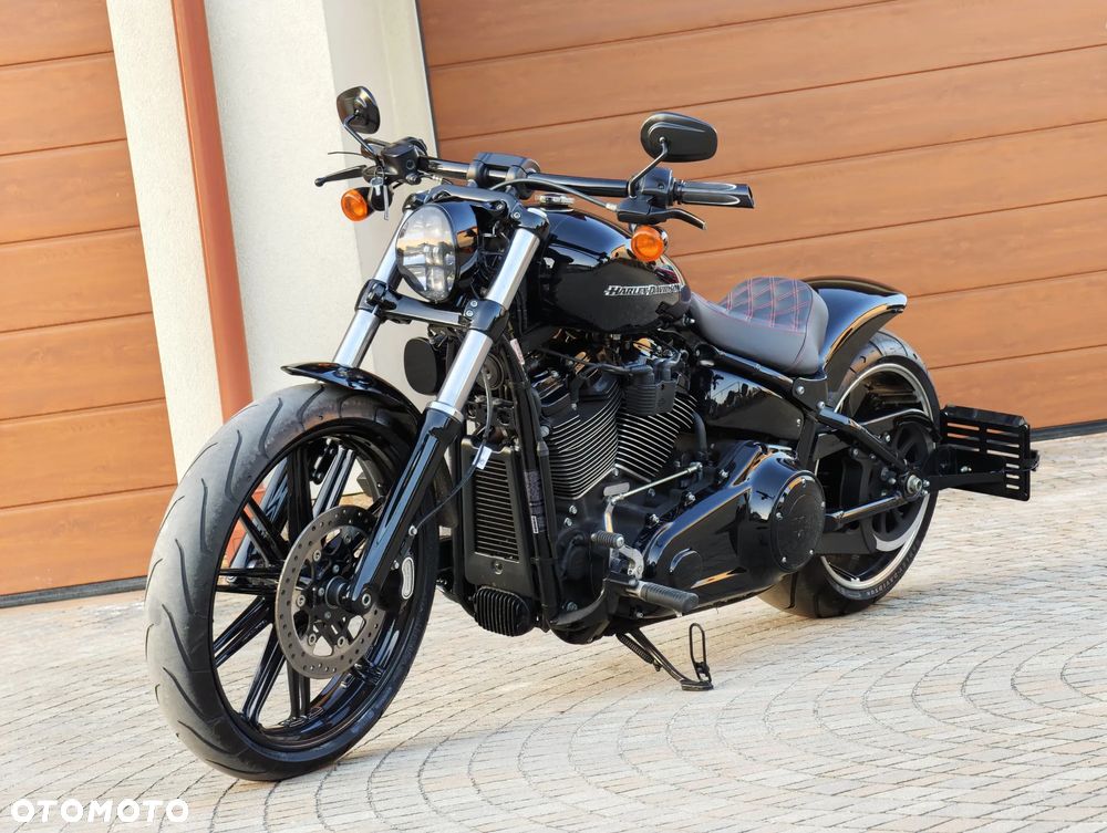 Harley-Davidson Softail Breakout - 10