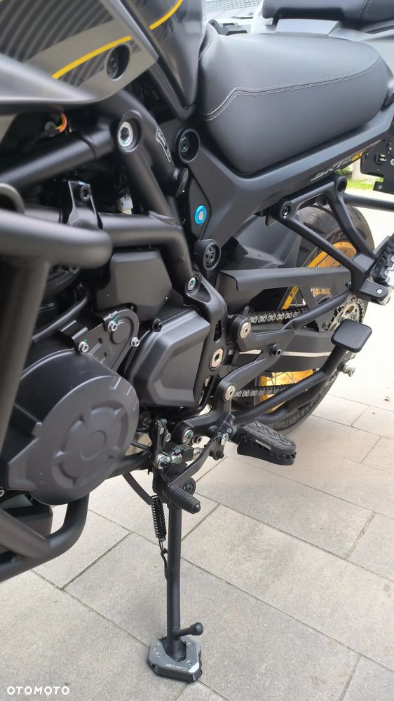 QJMOTOR SRT900SX - 4