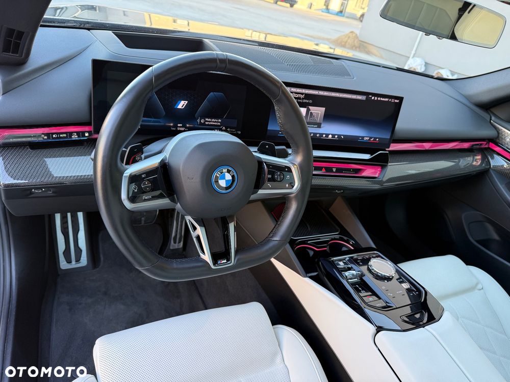 BMW Seria 5 550e xDrive PHEV M Sport - 16