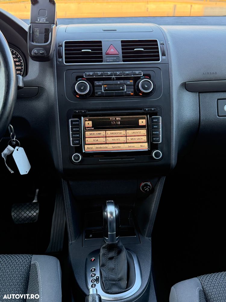 Volkswagen Touran 2.0 TDI DPF DSG Life - 18
