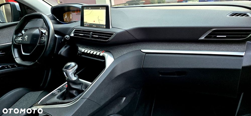 Peugeot 5008 PureTech 130 Stop & Start Allure Business-Paket - 30