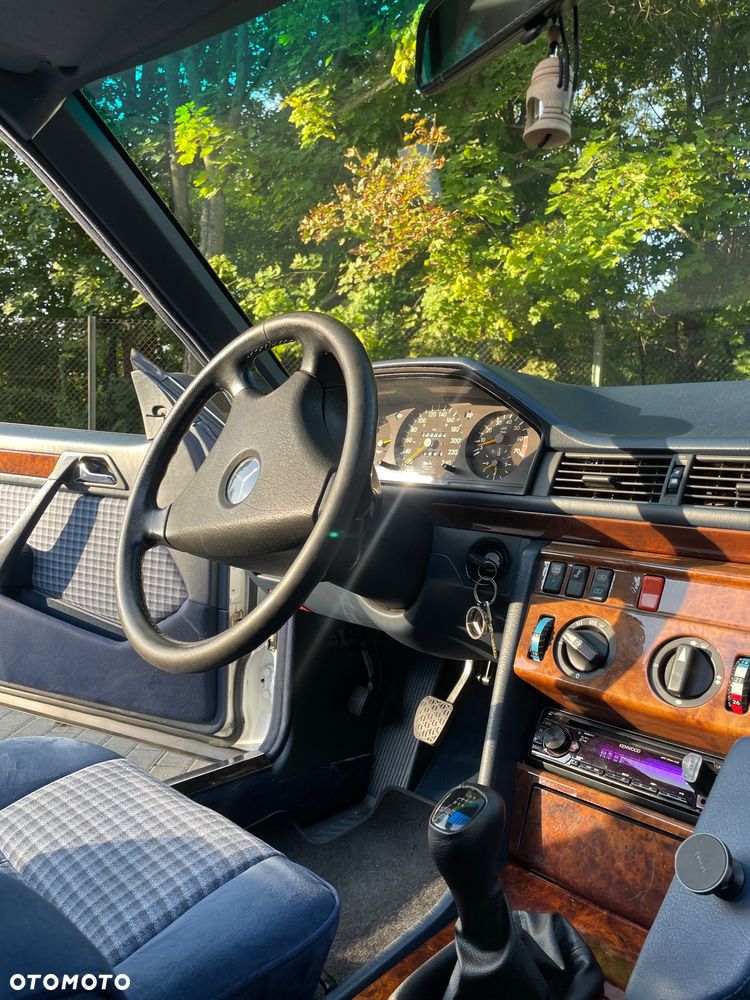 Mercedes-Benz W124 (1984-1993) - 16