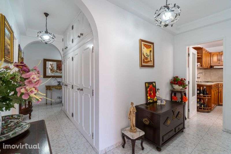 Apart T3 totalmente renovado 2 wc e marquise em Vila Real Sto. António - Grande imagem: 3/12