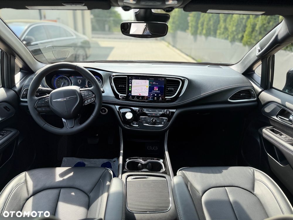Chrysler Pacifica - 16