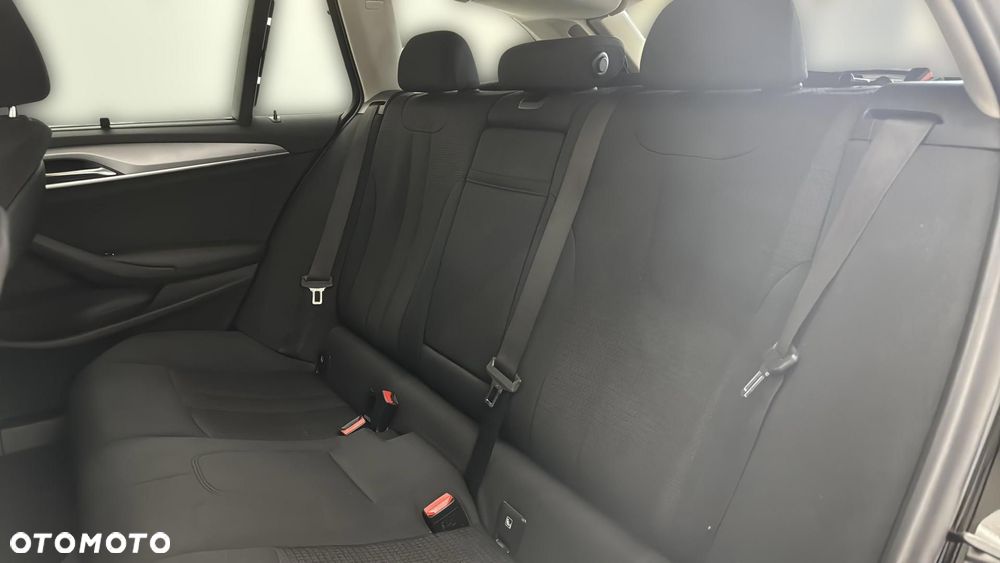 BMW Seria 5 520d mHEV - 17